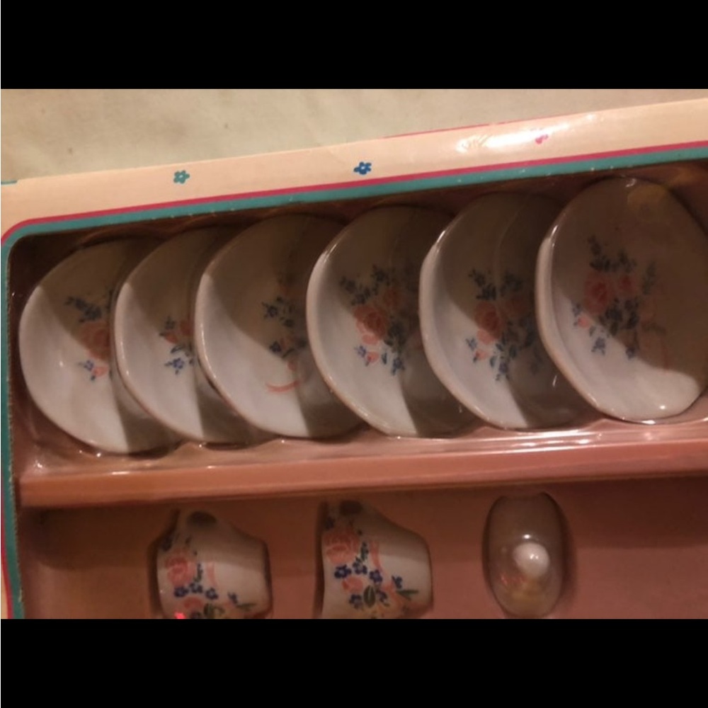 Fine Porcelain Mini Tea Set - Picture 5 of 6